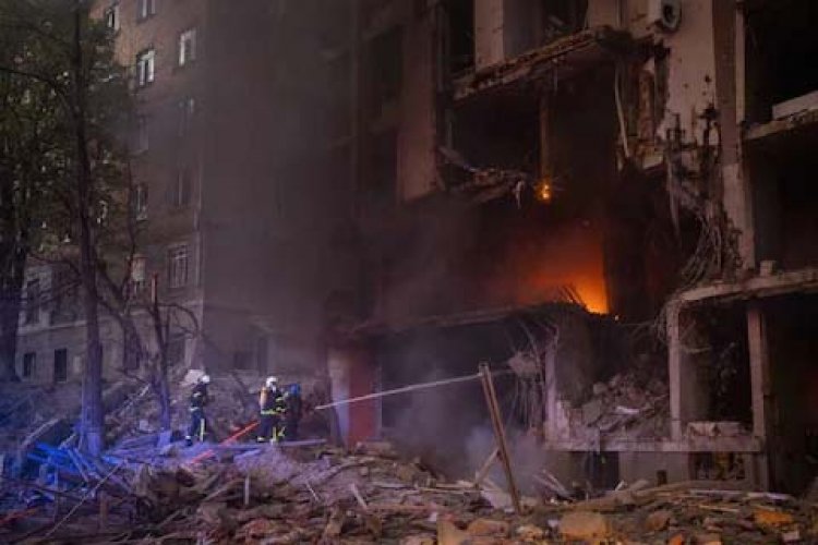 स्कूल बिल्डिंग पर गिरा बम, 60 लोगों के मारे जाने की आशंका