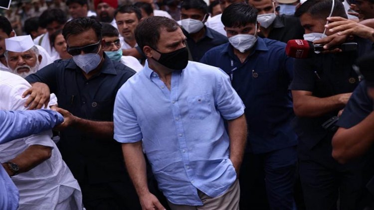 ED दफ्तर पहुंचे राहुल गांधी, विरोध-प्रदर्शन कर रहे कांग्रेसियों को पुलिस ने हिरासत में लिया