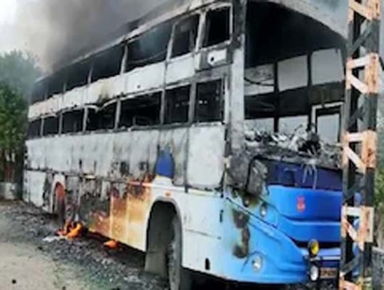 अग्निपथ योजना का विरोधः कहीं एंबुलेंस पर हमला तो कहीं बस को लगाई आग, 315 ट्रेन रद्द