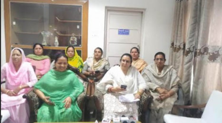बीजेपी महिला मोर्चा अध्यक्ष रश्मि सूद ने प्रतिभा सिंह को दिया जबाब