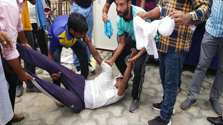 पंजाबः सीएम आवास पर घेराव करने गए बेरोजगार अध्यापकों की पुलिस के साथ धक्कामुक्की, कई घायल