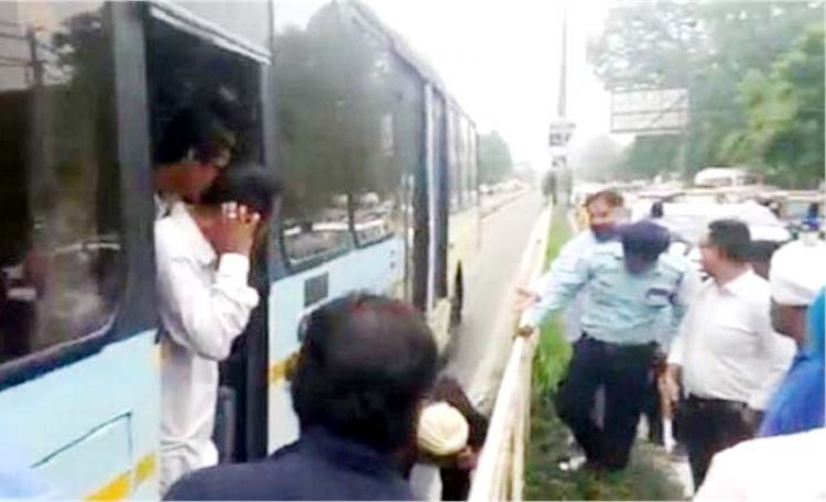 पंजाब: दर्दनाक हादसा, मेट्रो बस के नीचे आई लड़की