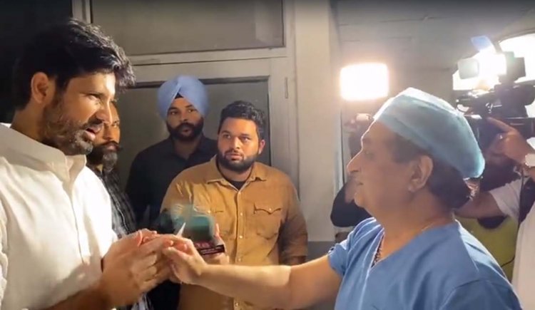 पंजाबः फरीदकोट मेडिकल यूनिवर्सिटी के वीसी को मिलने पहुंचे राजा वड़िंग, देखें राज बहादुर ने कैसे रो-रोकर सुनाई दासतां