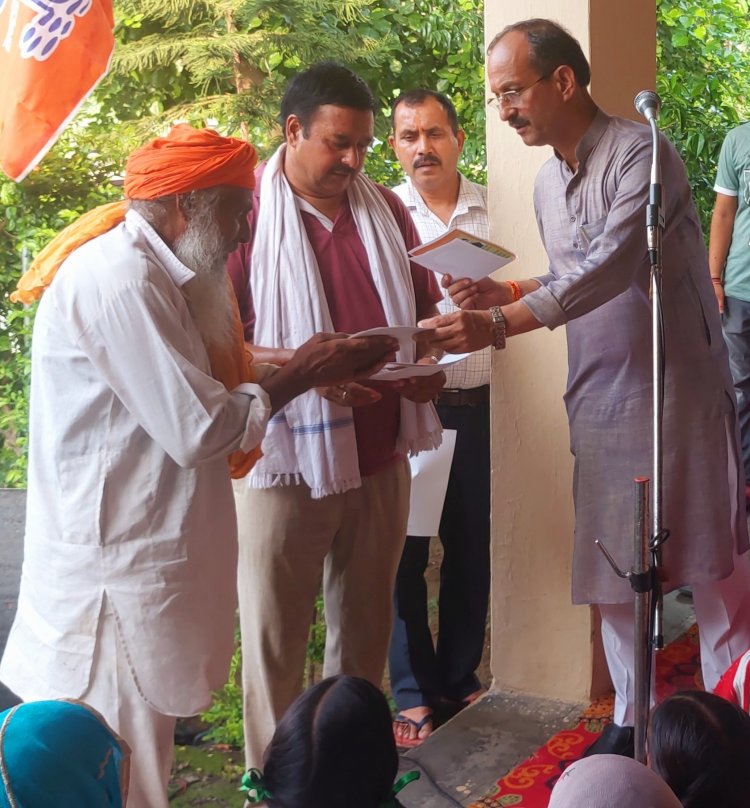 सतपाल सत्ती ने मैहतपुर व बनगढ़ में 114 लाभार्थियों को प्रदान किए पैंशन स्वीकृति पत्र
