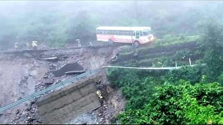 बारिश का कहरः हिमाचल को पंजाब से जोड़ने वाला चक्‍की रेलवे पुल टूटा....