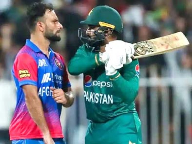 पाक बल्लेबाज ने अफगानी गेंदबाज को मारने के लिए उठाया बल्ला