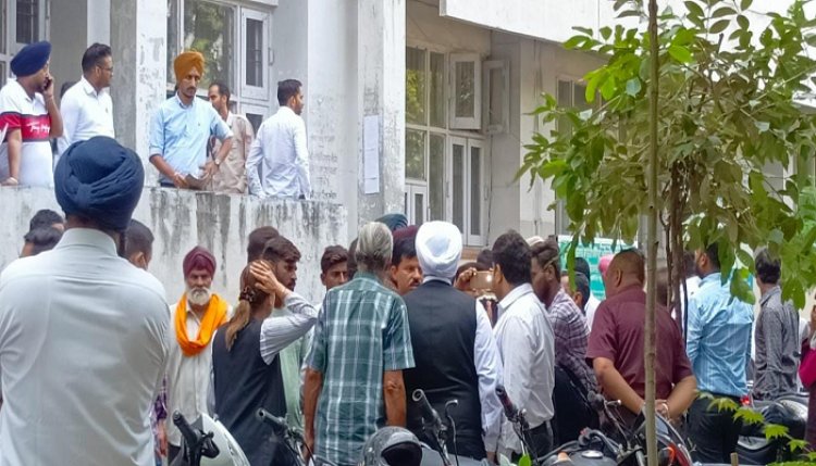 पंजाबः कोर्ट में पेशी के लिए पहुंची बहू पर तलवारों से हमला, आरोपी काबू