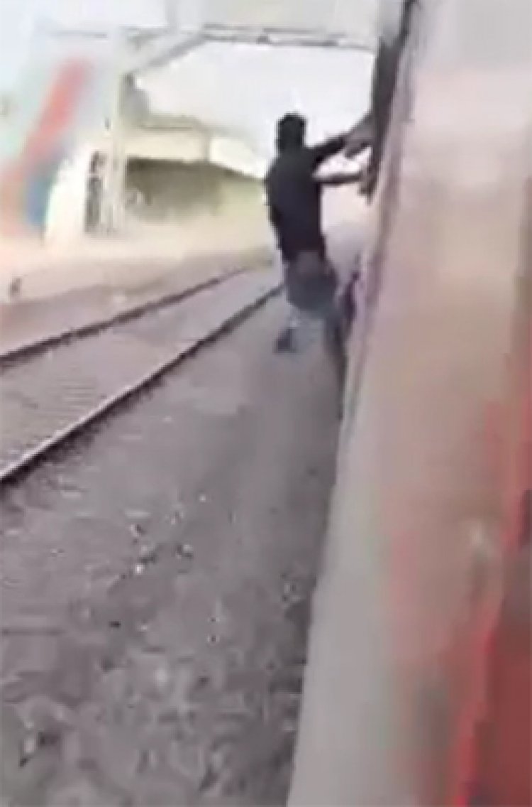 पंजाबः ट्रेन के दरवाजे पर युवक को फिल्मी स्टंट करना पड़ा भारी, हुई मौत, देखें वीडियो