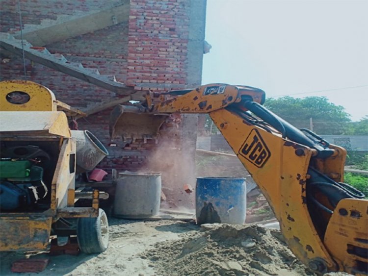 जालंधरः एक्शन में नगर निगम, लाडोवाली रोड फाटकों के पास तोड़ी बिल्डिंग, हो सकती है इमारत सील