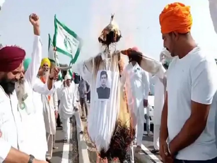 पंजाबः किसानों ने SDM के खिलाफ पुतला फूंककर किया प्रदर्शन, जाने मामला 