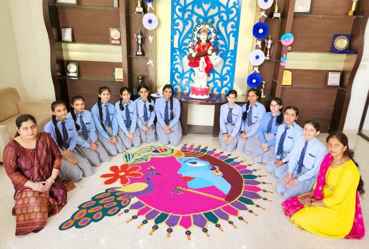 वशिष्ट पब्लिक स्कूल ने बच्चों संग मनाई दीवाली , विभिन्न प्रतियोगिताओं का हुआ आयोजन