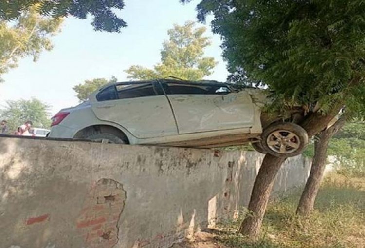 पंजाब: तेज रफ्तार कार कहर, स्कूल की दीवार पर जा चढ़ी Swift, 3 घायल