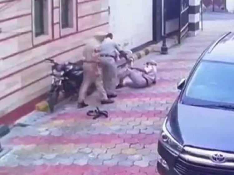पंजाबः पूर्व मेयर के घर के बाहर पुलिस कर्मी से चली गोली, हादसे में घायल, देखें वीडियो