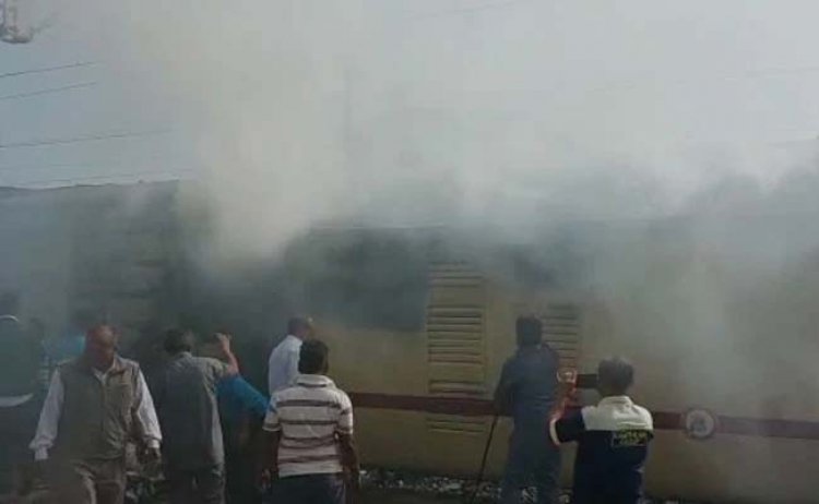 शालीमार ट्रेन के कोच में अचानक लगी आग, देखें वीडियो