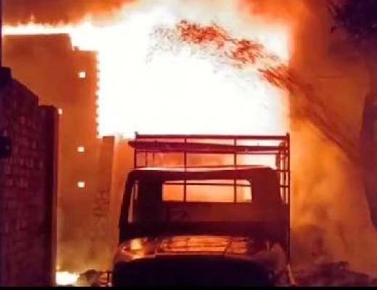 पंजाब: इंडस्ट्री एरिया में कबाड़ गोदाम में लगी भीषण आग 