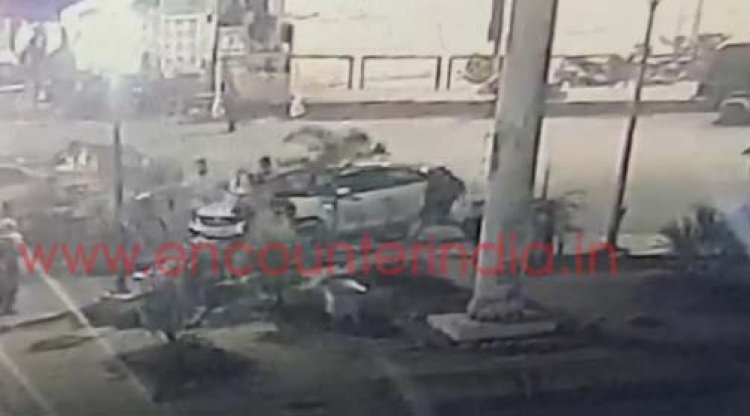 जालंधर: रेलवे स्टेशन के बाहर फुटपाथ पर बैठे लोगों पर गाड़ी चढ़ाने की CCTV आई सामने, देखें वीडियो 
