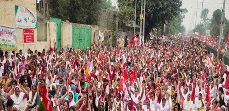 पंजाबः बाल दिवस पर आंगनवाड़ी कर्मचारियों ने किया सीएम मान के आवास का घेराव