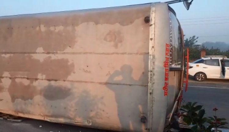 फगवाड़ाः कोनिका रिजॉर्ट के पास पलटी यात्रियों से भरी बस, देखें वीडियो