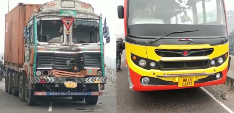 पंजाबः बच्चो से भरी बस को ट्रक ने मारी टक्कर, देखें वीडियो
