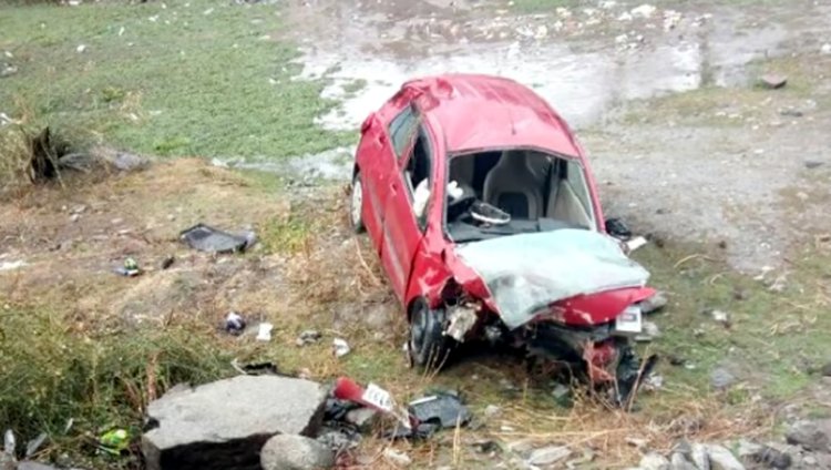 मनाली में हुआ बड़ा हादसा, बर्फ में स्किड हुई कार, 2 की मौत
