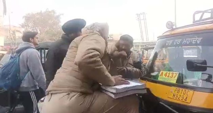 पंजाबः ऑटो चालक की बदतमीजी पर ASI ने मारा थप्पड़, देखें वीडियो