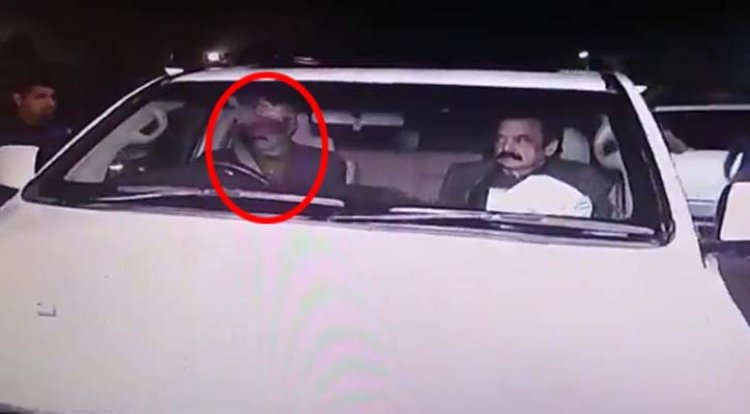 पंजाब विधानसभा के बाहर गृह मंत्री की गाड़ी पर फेंका जूता, देखें वीडियो