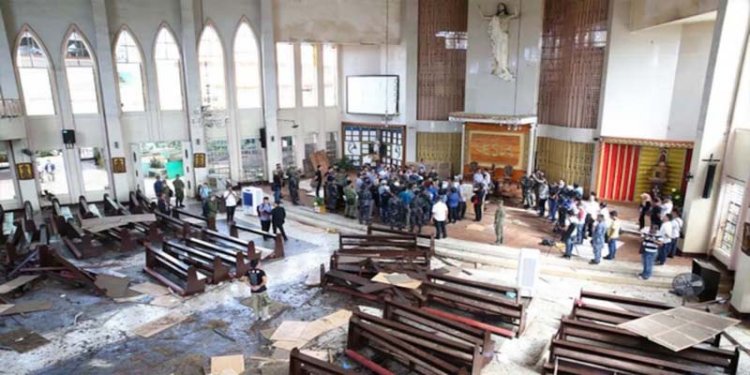 चर्च में प्रार्थना दौरान हुए धमाके में 17 की मौत