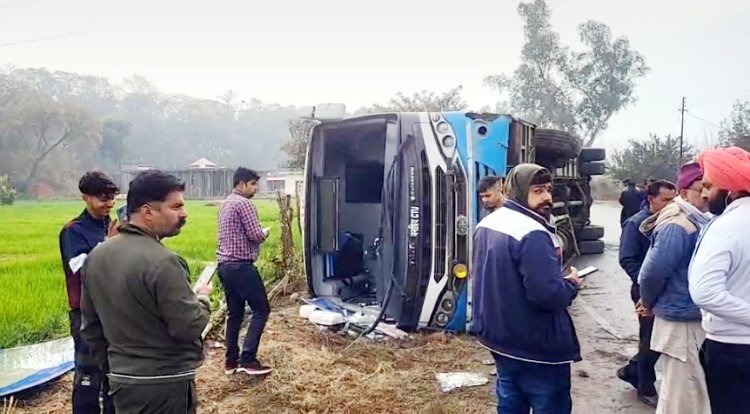 चंडीगढ़-धर्मशाला हाईवे पर पनोह में पलटी सीटीयू की बस, तीन यात्री घायल