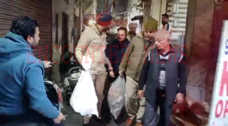 जालंधरः शेखां बाजार में चाइना डोर को लेकर पुलिस की रेड, भारी मात्रा में गट्टू किए बरामद, देखें वीडियो