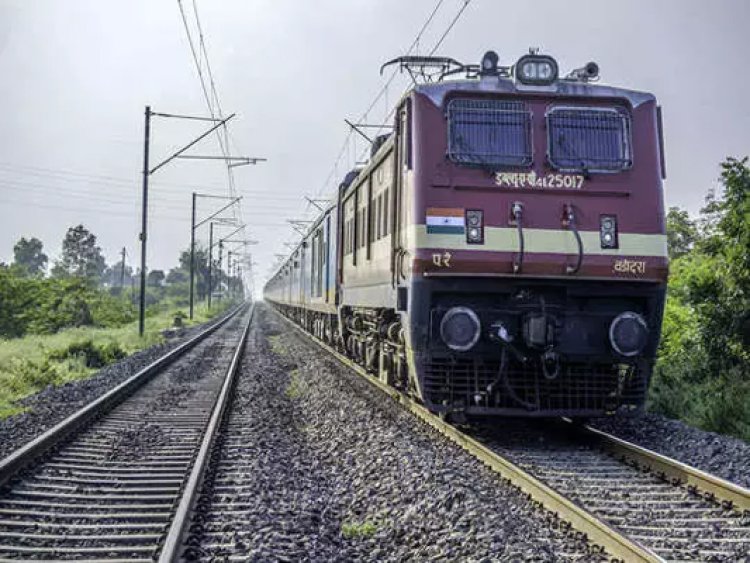 रेलवे ने भारी संख्या में ट्रेनें की रद्द और 41 का बदला समय 