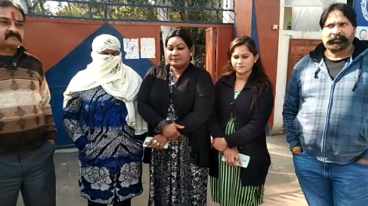 महिला ने व्यक्ति पर लगाए यौन शोषण के आरोप, शिवसेना नेता ने पुलिस को दी चेतावनी, देखें वीडियो