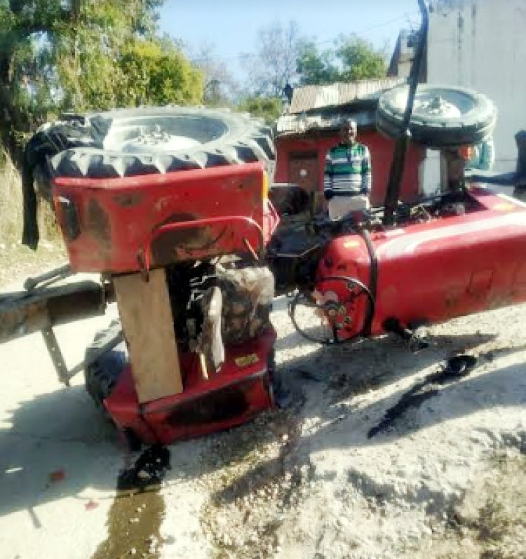कुरियाला में ट्रैक्टर पलटने से चालक की मौत 