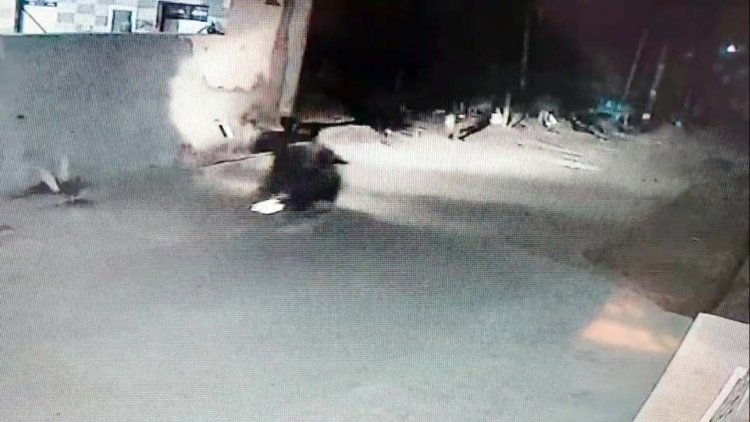 होशियारपुरः व्यक्ति का हथियारो से हमला कर किया कत्ल, देखें CCTV