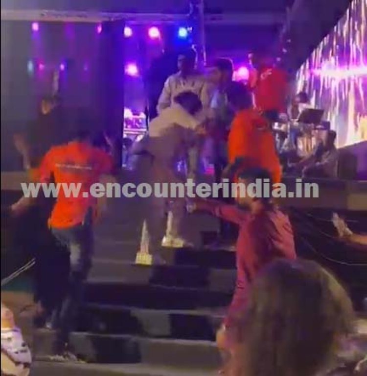 कार्यक्रम दौरान Singer Sonu Nigan पर हमला, अस्पताल में भर्ती, देखें वीडियो 
