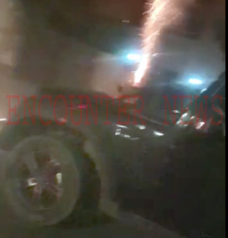 जीप के बोनट पर सरेआम चलाई पटाखों की लड़ी, वीडियो वारयरल
