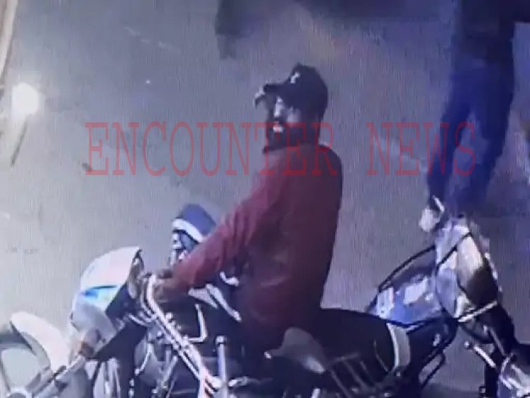 पंजाबः 31 सेकेंड में होटल के बाहर से बाइक लेकर चोर हुआ फरार, देखें CCTV