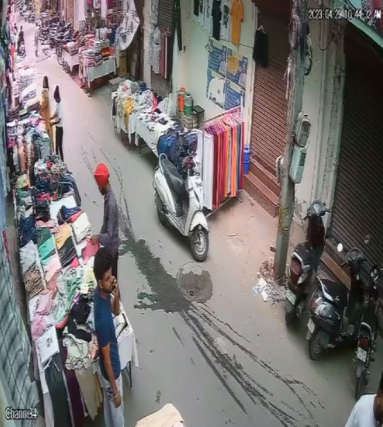 पंजाब: दुकानदार पर तलवारों के साथ किया हमला, देखें CCTV