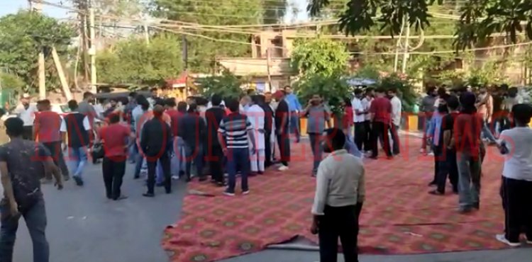 जालंधरः पुलिस के खिलाफ लोगों ने लगाया धरना, किया रोड जाम, देखें वीडियो