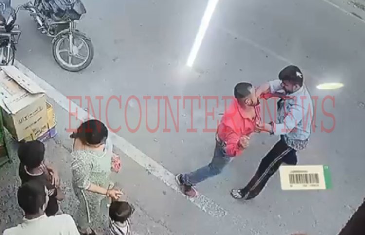 जालंधरः अड्डा होशियारपुर फाटक के पास पैदल जा रहे दंपति पर बाइक सवार युवक ने किया हमला, देखें CCTV