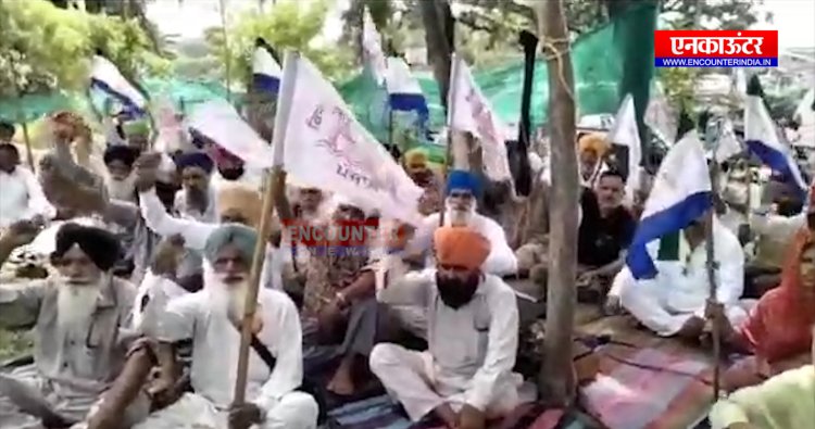 पंजाब: नहरी विभाग के दफ्तर के बाहर किसानों ने लगाया धरना, देखें वीडियो
