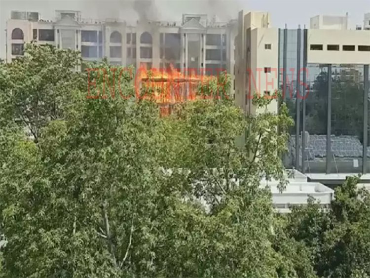 KGMU के निर्माणाधीन भवन में लगी आग, कार्डियोलॉजी बिल्डिंग में मची अफरातफरी, देखें वीडियो