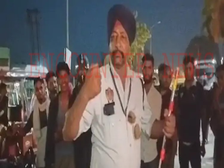पंजाबः शराब पीकर ट्रैफिक पुलिस कर्मी ने निकाली लोगों को गालियां, देखें वीडियो