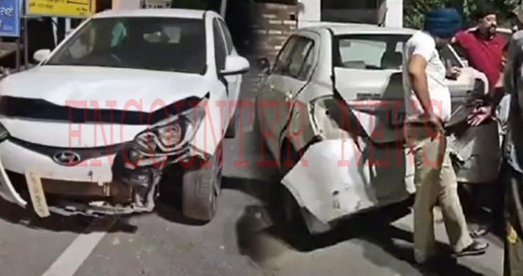 पंजाबः 2 कारों की हुई भीष्ण टक्कर, गाड़ियां हुई क्षतिग्रस्त