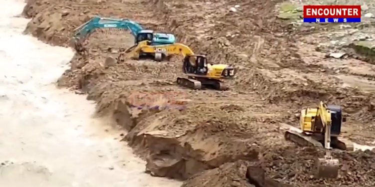 पंजाबः भारी बरसात के कारण इस पुल को यातायात के लिए किया बंद, देखें वीडियो