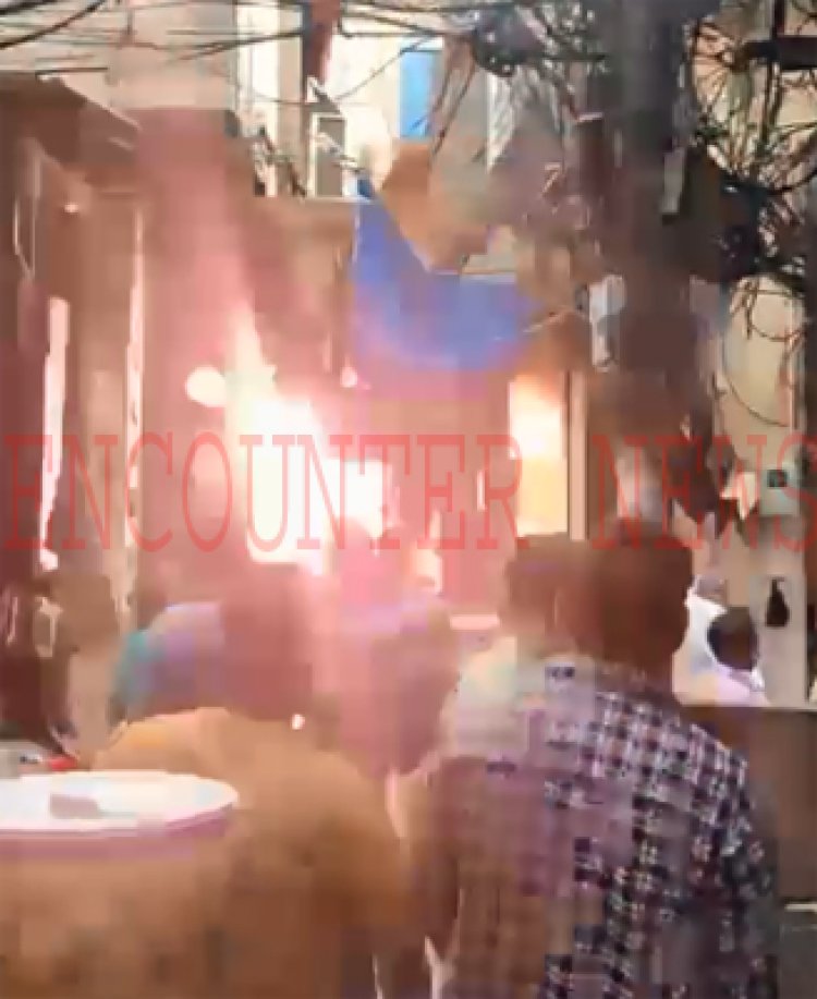 जालंधरः अटारी बाजार में बिजली की तारों में हुए धमाके, देखें वीडियो