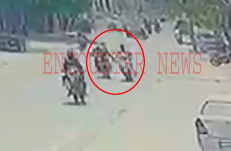 पंजाबः एक्टिवा सवार से पर्स छीनकर लुटेरे हुए फरार, देखें CCTV