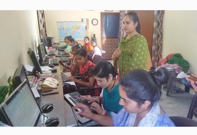 बेटियों को निशुल्क कंप्यूटर शिक्षा दे रही शिक्षा सुधार समिति