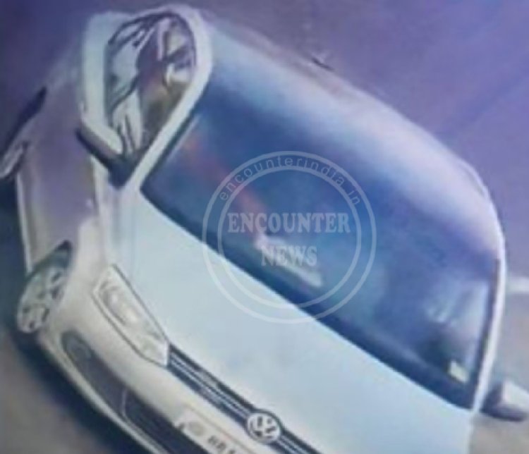 पंजाबः पेट्रोल पंप लूटने के मामले में गिरफ्तार युवक पुलिसकर्मी कार लेकर हुआ फरार, देखें वीडियो