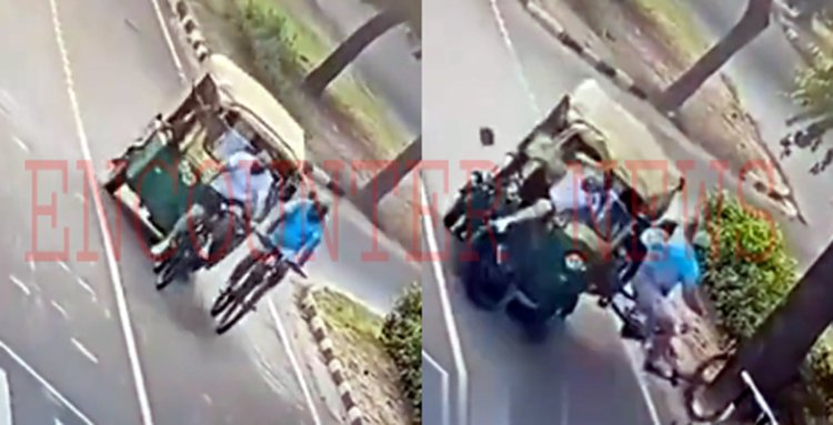 तेज रफ्तार ऑटो 2 साइकिल सवार को मारी टक्कर, डॉक्टर की मौत, देखें CCTV