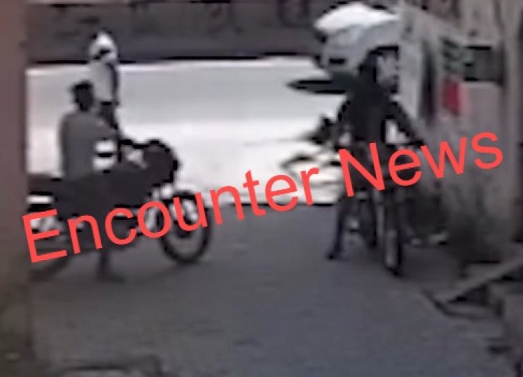 पंजाबः सैलून में बाल कटवाने आए व्यक्ति की चंद सैकेंड में बाइक लेकर चोर हुए फरार, देखें CCTV